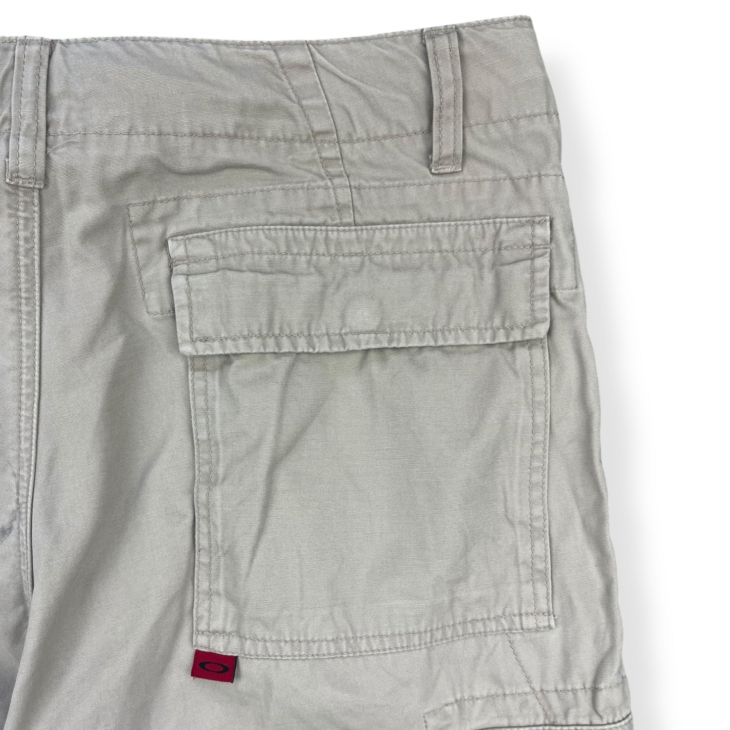 2000's Oakley Tactical Field Gear Cargo Shorts (32)