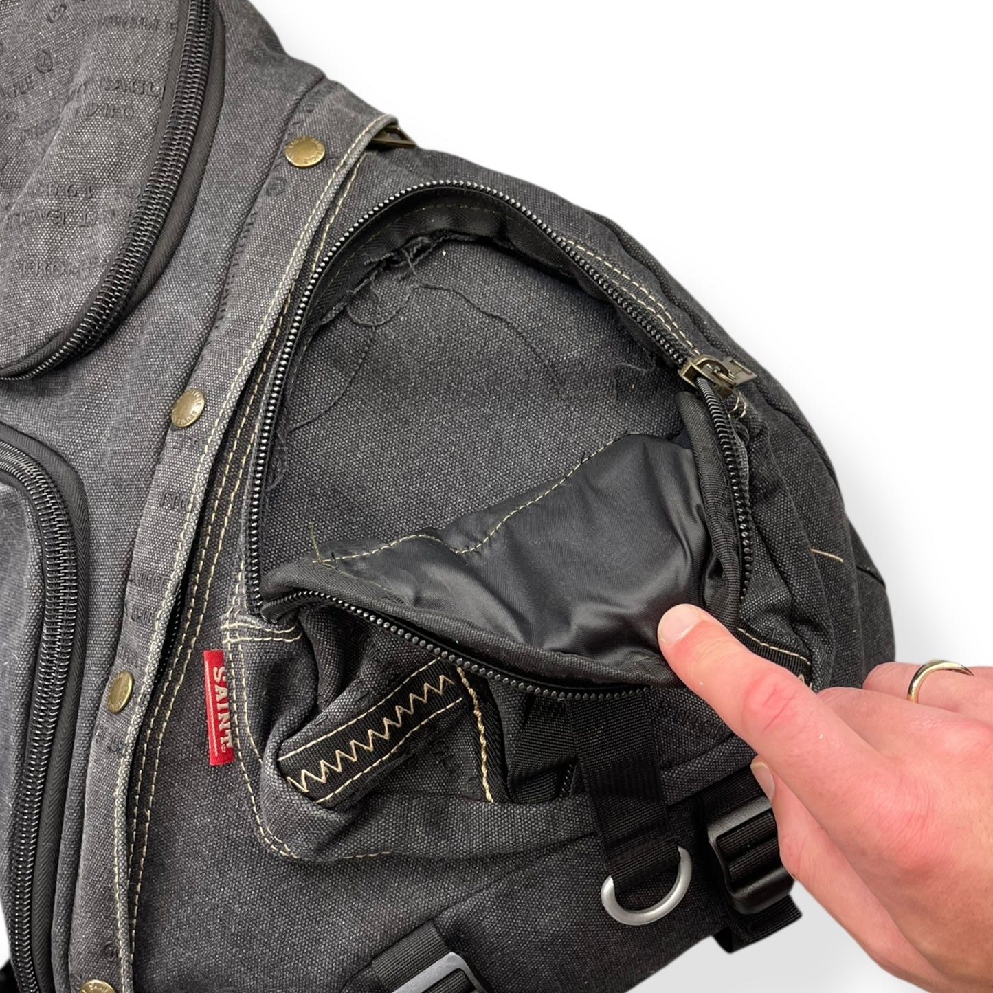 2000's Saint Eagle Multipocket Sling Bag