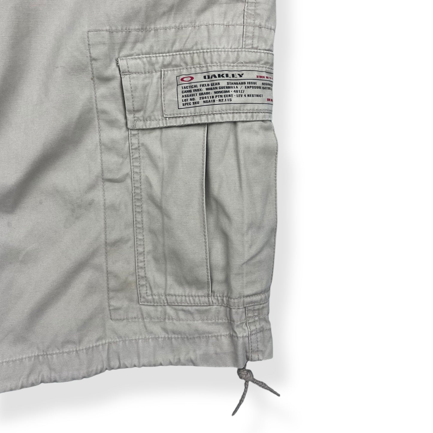 2000's Oakley Tactical Field Gear Cargo Shorts (32)
