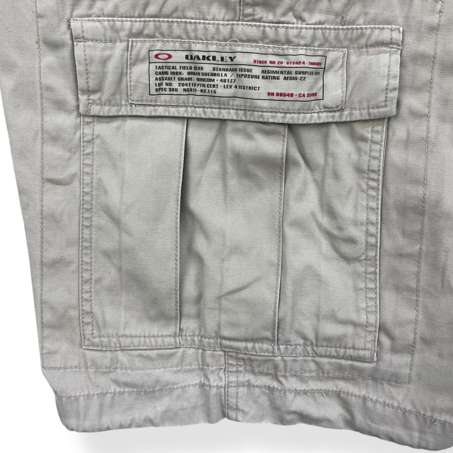 2000's Oakley Tactical Field Gear Cargo Shorts (32)