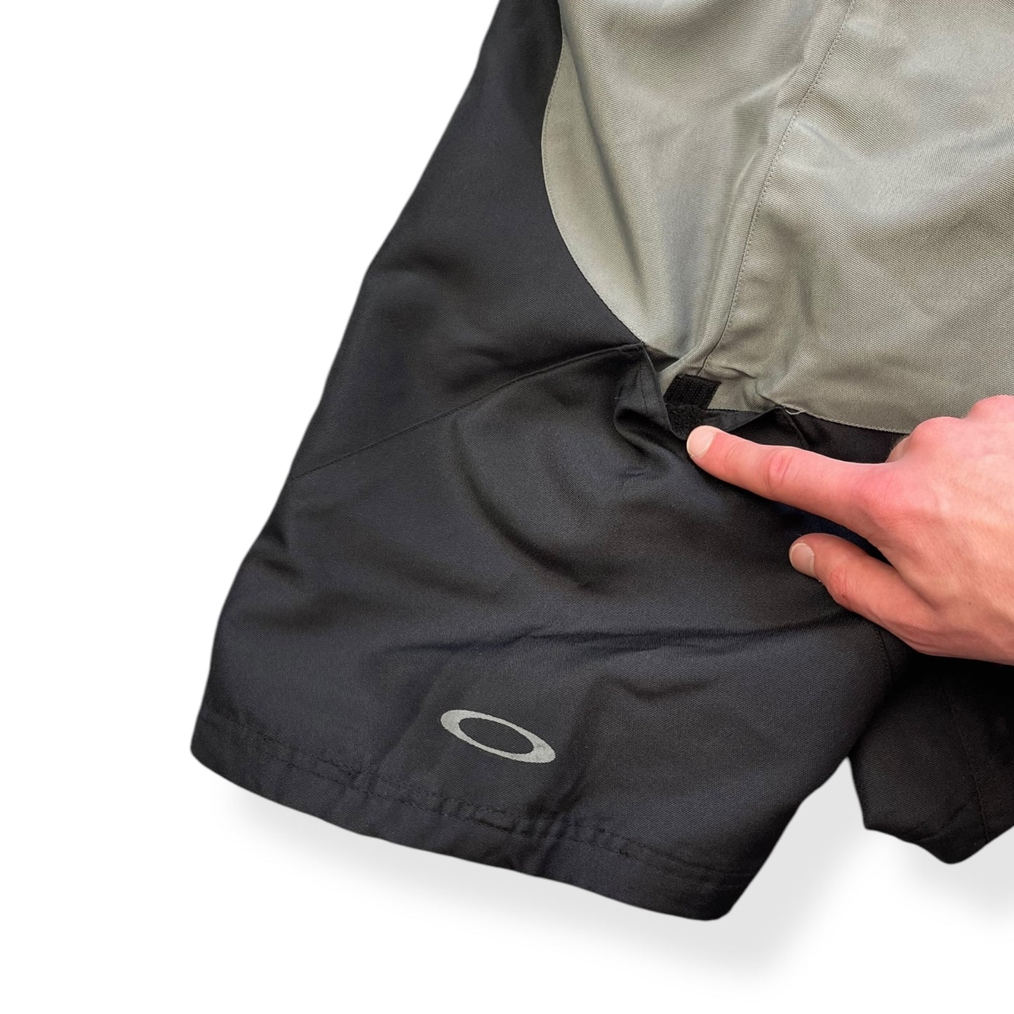 2009 Oakley Panelled Shorts (36)