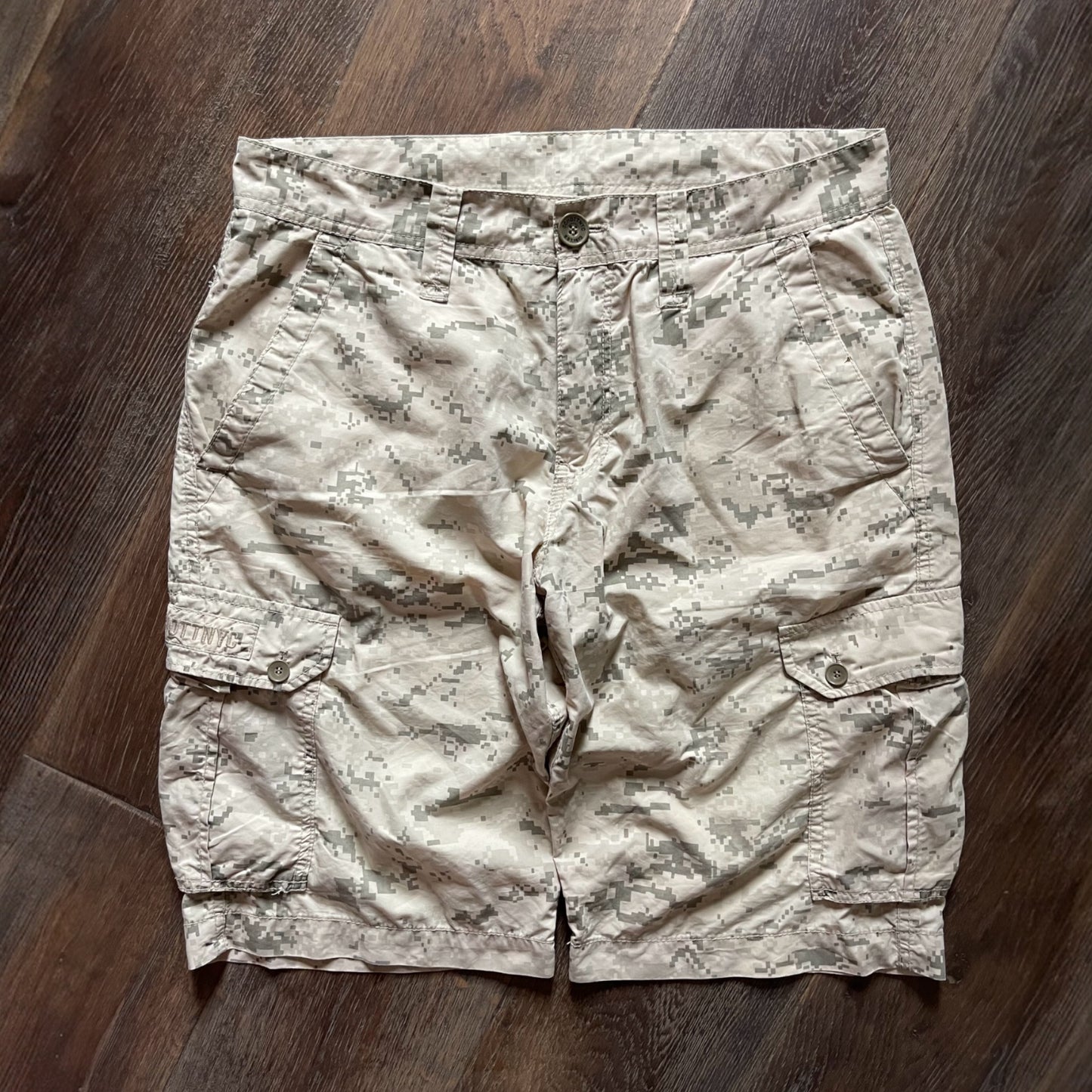 2000's Schott Digi Camo Cargo Shorts (32)