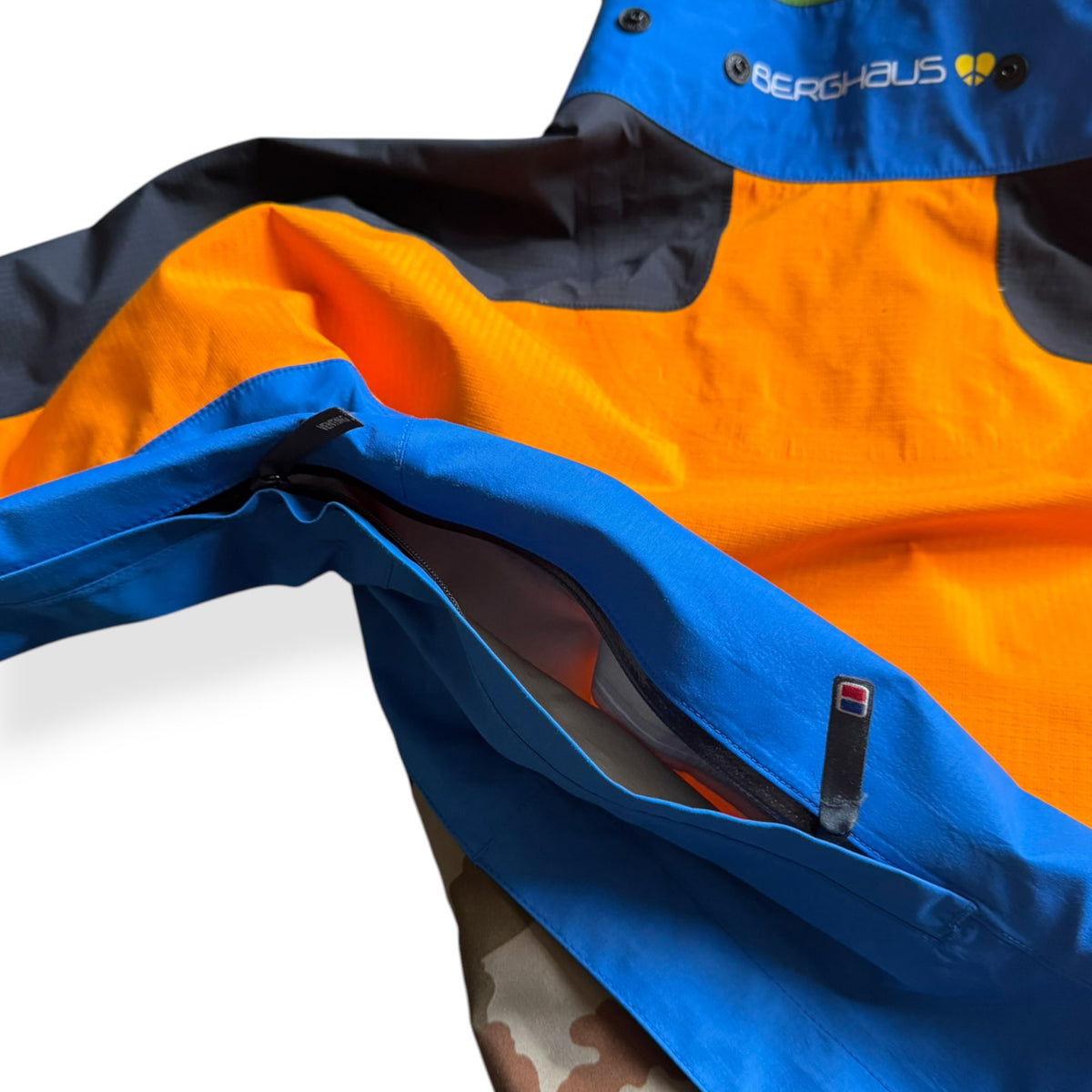2009 Berghaus x Griffin GoreTex Pro Shell Jacket (L)
