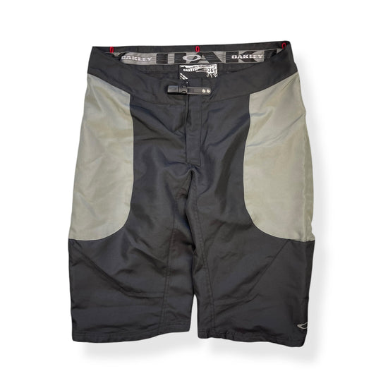 2009 Oakley Panelled Shorts (36)