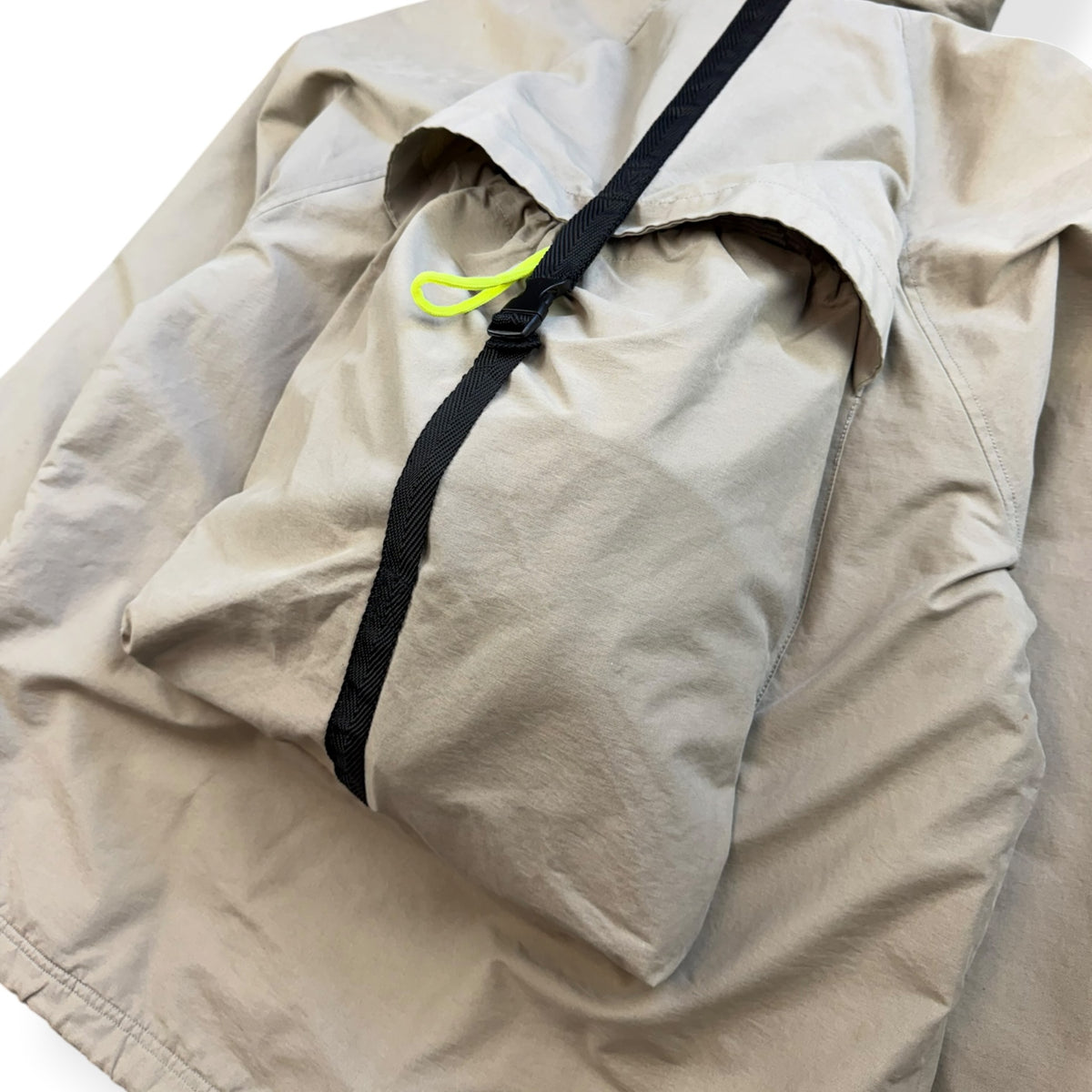 2000's DKNY Integrated Backpack Jacket (L)